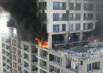 İstanbul'da korkutan yangın: 45 katlı rezidans alevlere teslim