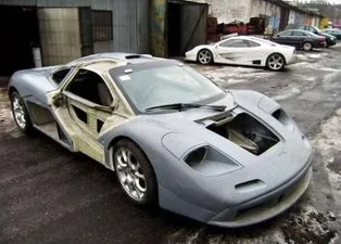 Hurdadan topladığı parçalardan McLaren yaptı!