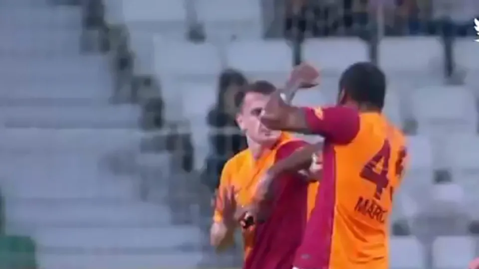 Galatasaray'da ikinci kavga şoku! Kerem Aktürkoğlu ile Patrick van Aanholt tekme tokat birbirine girdi