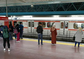 Ankara metrosunda bir kişi intihar etti