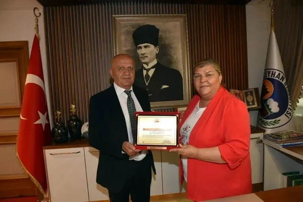 CHP’li Ceyhan Belediyesi suyunu çıkardı! Koltuk işleri genel müdürlüğü | Bir adam 22 koltuk