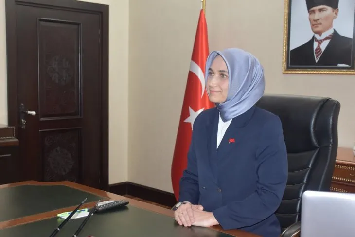 Türkiye’nin ilk başörtülü valisi Kübra Güran Yiğitbaşı görevine başladı! İlk ziyaretini şehit ailesine gerçekleştirdi