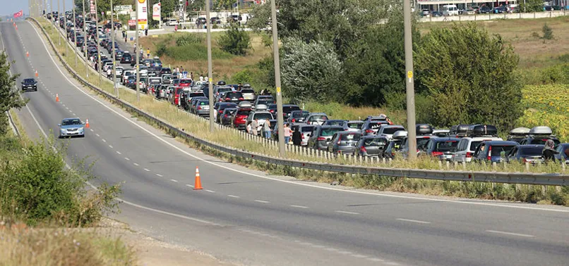 Edirne'de büyük çile! 7 kilometreye ulaştı...