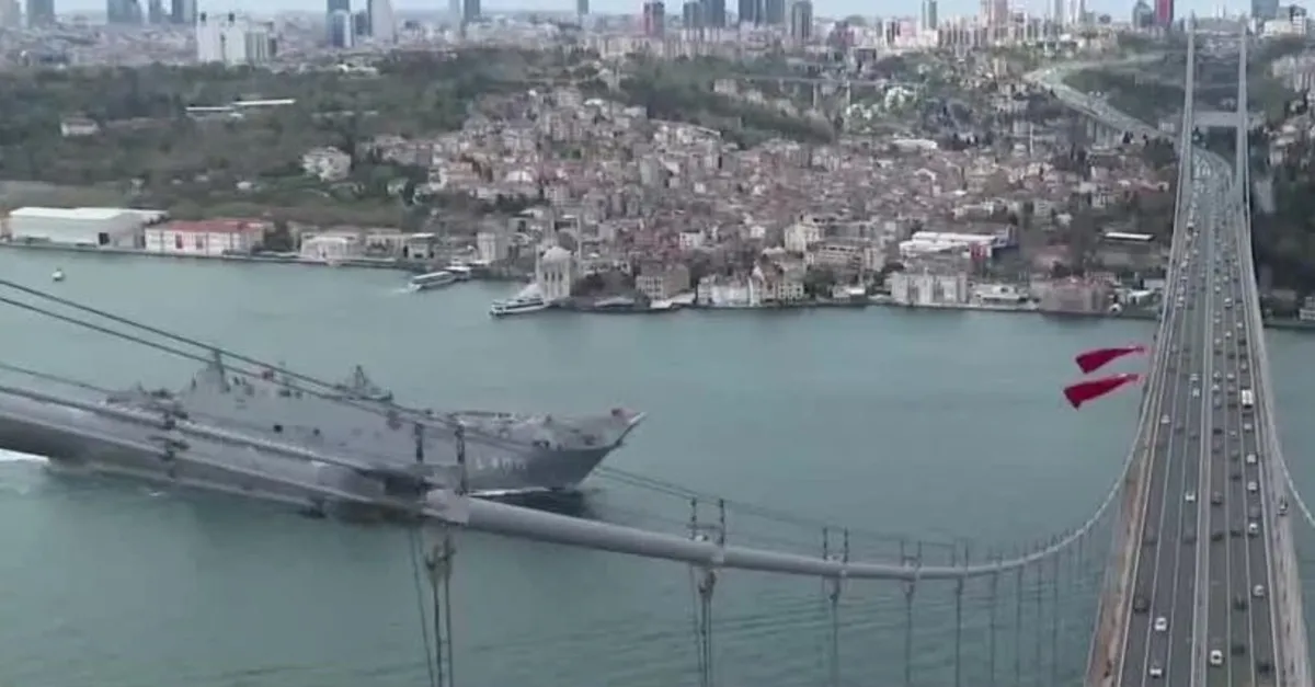 TCG Anadolu Boğaz'dan geçti