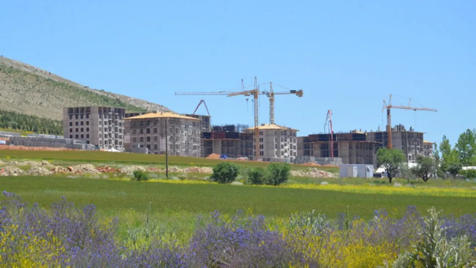 150 bin kişilik şehir kuruluyor! Depremin merkez üssü Kahramanmaraş'ta konutlar hızla yükseliyor: 2 ay sonra teslim...