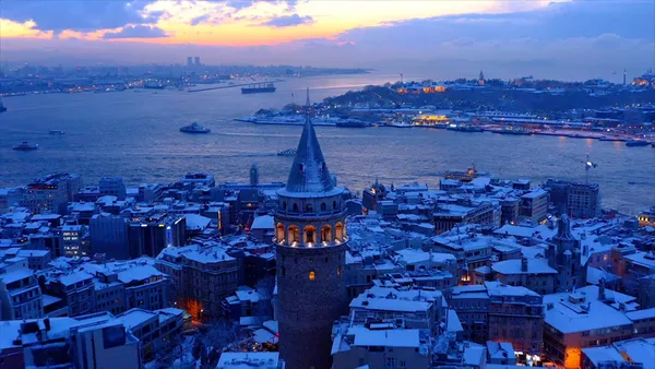 istanbulda-masalsi-manzara-beyazlar-icindeki-galata-kulesi-hayran-birakti-1643782823103.jpg İstanbul’da masalsı manzara! Beyazlar içindeki Galata Kulesi hayran bıraktı - 4