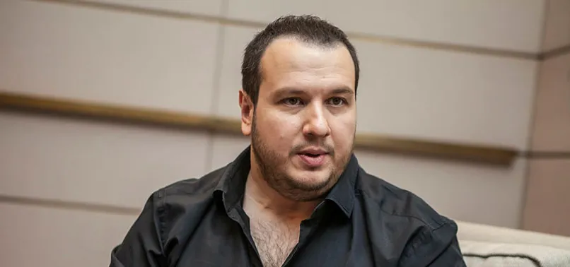 Şahan Gökbakar'a 'Kral' taçlı doğum günü pastası