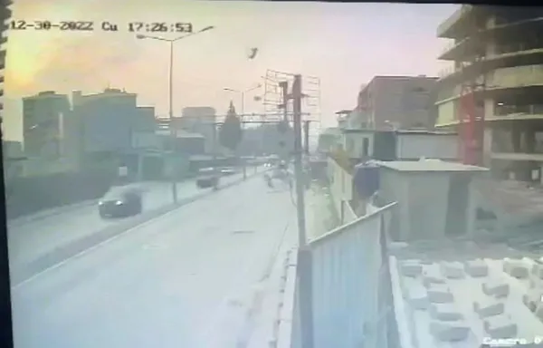1672691093534.jpg İzmir'deki vinç faciası kamerada! İşçi yatakhanesinin üzerine böyle düştü! Görüntüler ortaya çıktı... - 1