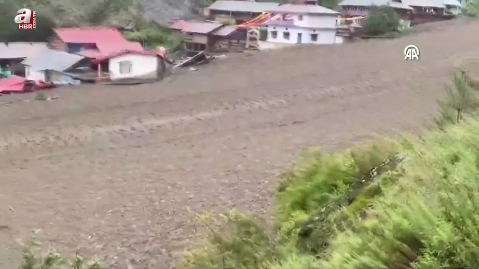 Hindistan’da heyelan! Onlarca kişi kayıp