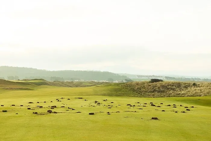 filistin-yanlisi-aktivistlerden-trumpin-golf-kulubunde-protesto-gazze-satilik-degildir-1741461053541.jpeg (Foto: İHA)