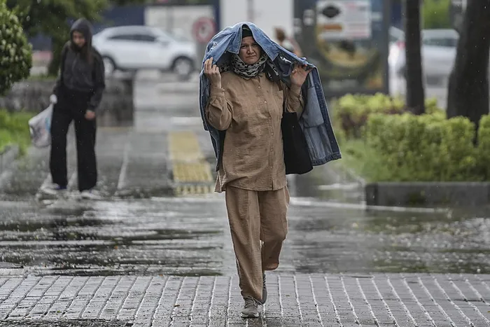 1747451896007.jpeg Meteorolojiden sağanak ve fırtına uyarısı (AA)