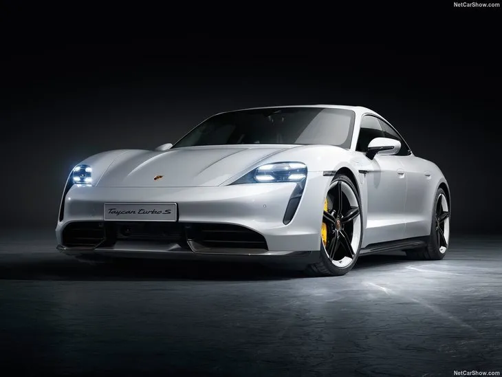 2020 Porsche Taycan örtüsünü kaldırdı! Porsche Taycan motor ve donanım özellikleri neler?
