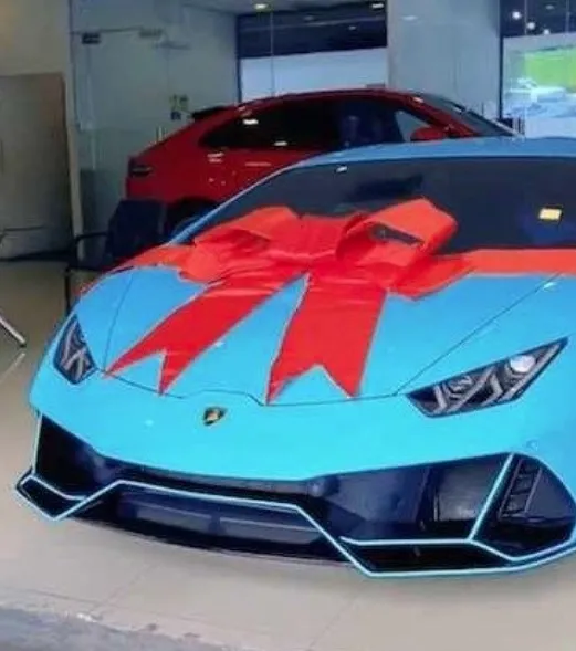 Malezya’da hamile kadından kocasına 7 milyonluk Lamborghini! Nedeni şaşırttı