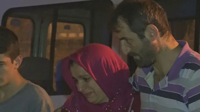 İstanbul'da yanan arabasını gören vatandaş, gözyaşlarına boğuldu - 1