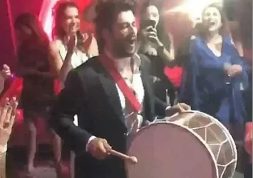 Burak Özçivit kınayı bastı