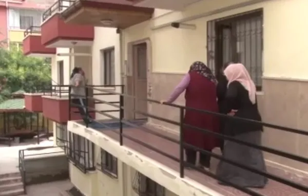ankarada-gozu-donen-koca-once-esini-oldurup-kayinbiraderini-yaraladi-sonra-da-intihar-etti-1656689800533.jpg Ankara’da gözü dönen koca önce eşini öldürüp kayınbiraderini yaraladı sonra da intihar etti - 5