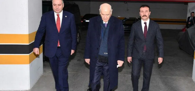Devlet Bahçeli, MHP'li vekile klasik otomobilini hediye etti