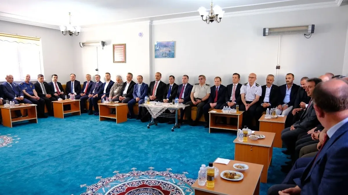 Bayburt'ta vatandaşlarla bayramlaşma töreni