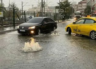 Mega kent İstanbul’u fırtına ve sağanak yağmur vurdu! Alt yapı çöktü! CHP’li İBB bir kez daha sınıfta kaldı