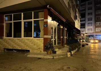 İzmir'de kıraathaneye silahlı saldırı! Bir kişi hayatını kaybetti