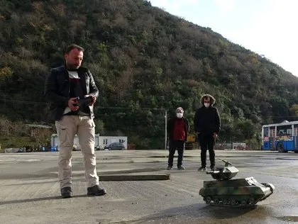Gerçeğinden tek farkı boyutu! Hurda parçalardan tank yaptı: Bunun ateş etmesi lazım dedim ve...