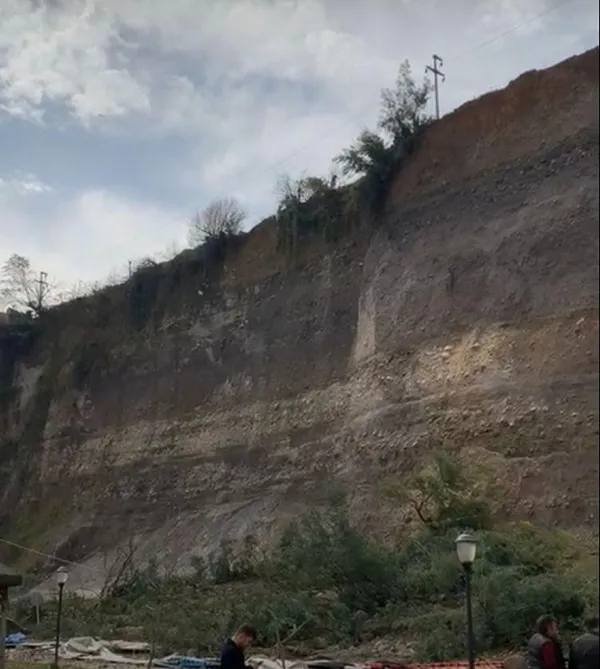 Rize'de korku dolu anlar! Heyelan nedeniyle kara yolu kapandı - 3