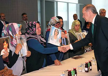 Annenin yüzü güldü