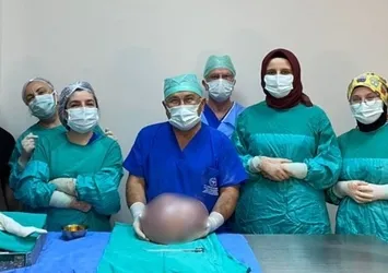 Görenler hamile sanıyordu! Karnından 6,4 kilo kitle çıktı