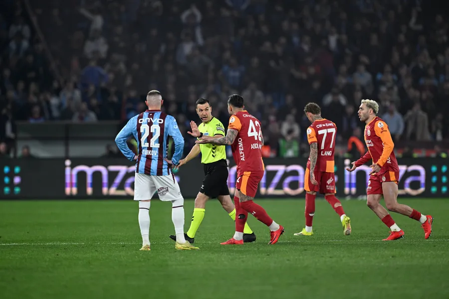 zirvede-hesaplar-sil-bastan-trabzonspor-evinde-galatasarayi-maglup-etti-1775329980994.jpg Fotoğraf (AA)