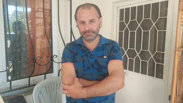 kameralara-bakinca-soke-oldu-hirsizi-taniyorum-caldiklari-agir-gelince-bakin-ne-yapti-1691486850217.jpg Kameralara bakınca şoke oldu: Hırsızı tanıyorum! Çaldıkları ağır gelince bakın ne yaptı - 1