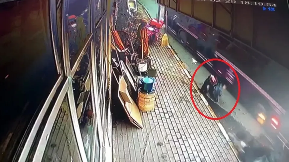 İstanbul Sarıyer'deki feci kazada kıl payı kurtuldu! Dehşet anları kamerada