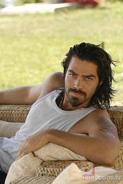 Uğur Pektaş öpüşeyecek 5