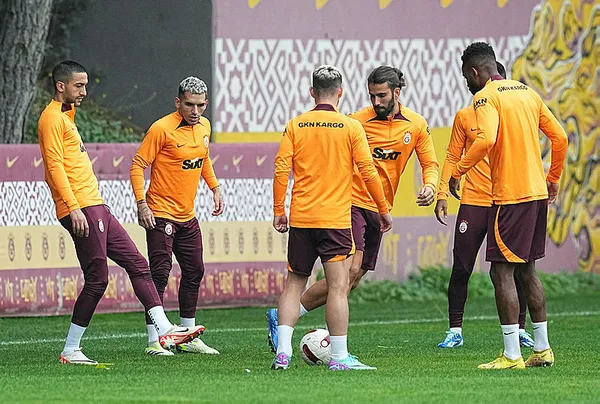 1698908852349.jpg Galatasaray'da gözler Kasımpaşa maçında! Muhtemel 11'lerde büyük sürpriz! Okan Buruk kararını verdi... - 2