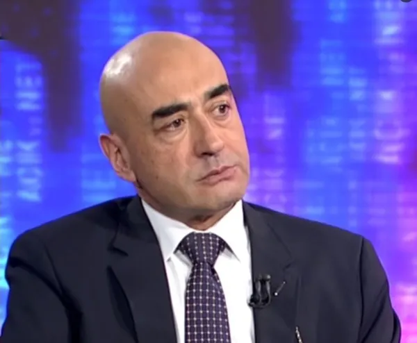 iyi-parti-ile-chp-arasinda-parmak-boyasi-krizi-chpnin-ysk-temsilcisi-yakupoglu-boyaya-kaldiysak-oturup-aglayal-1678660307570.jpg İYİ Parti ile CHP arasında 'parmak boyası' krizi! CHP'nin YSK temsilcisi Mehmet Hadimi Yakupoğlu: Boyaya kaldıysak oturup ağlayalım - 3