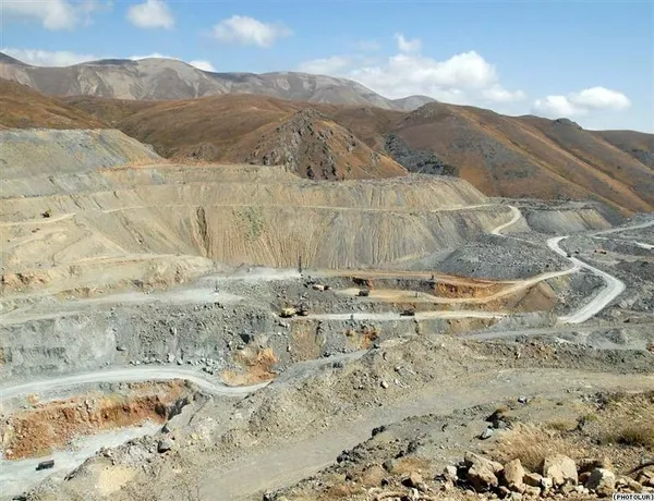 azerbaycandaki-uc-maden-yatagini-turk-sirketler-isletecek-ilham-aliyev-duyurdu-1622321149166.jpg Azerbaycan'daki üç maden yatağını Türk şirketler işletecek! İlham Aliyev duyurdu - 2