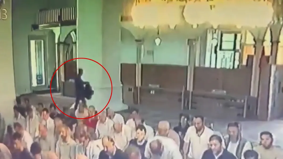 Camide namaz kılarken hayalleri çalındı! "Beni perişan etti"