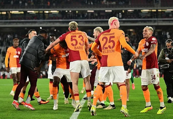 Ahaber.com.tr sordu Okan Buruk yanıtladı! Erden Timur sözleri... ’Gülerek’ cevabı sosyal medyayı salladı