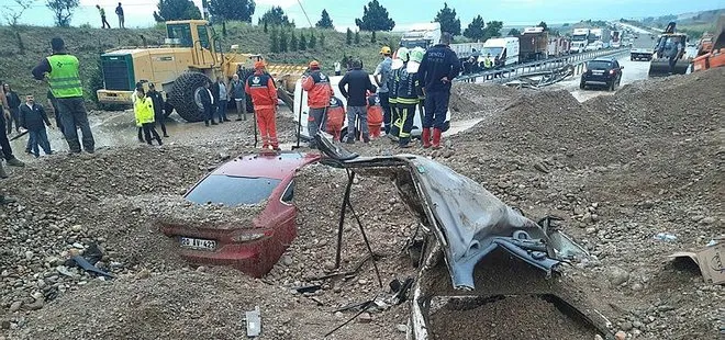 Afyonkarahisar’da heyelan! 2 araç toprak altında kaldı: 1 ölü 1 yaralı