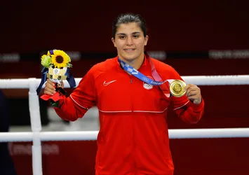 Busenaz Sürmeneli Eren Bülbül'ü unutmadı: Madalyamı ona hediye ediyorum