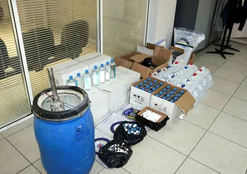 Foça'da sahte içki operasyonu: 9 gözaltı