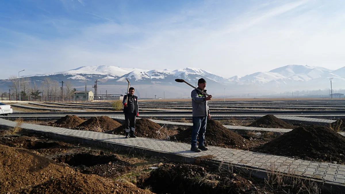 Kış için yüzlerce mezar hazırlandı
