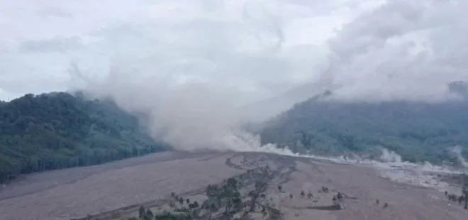 Endonezya’da yanardağ patladı! Ölü sayısı 14’e yükseldi köyler tahliye edildi