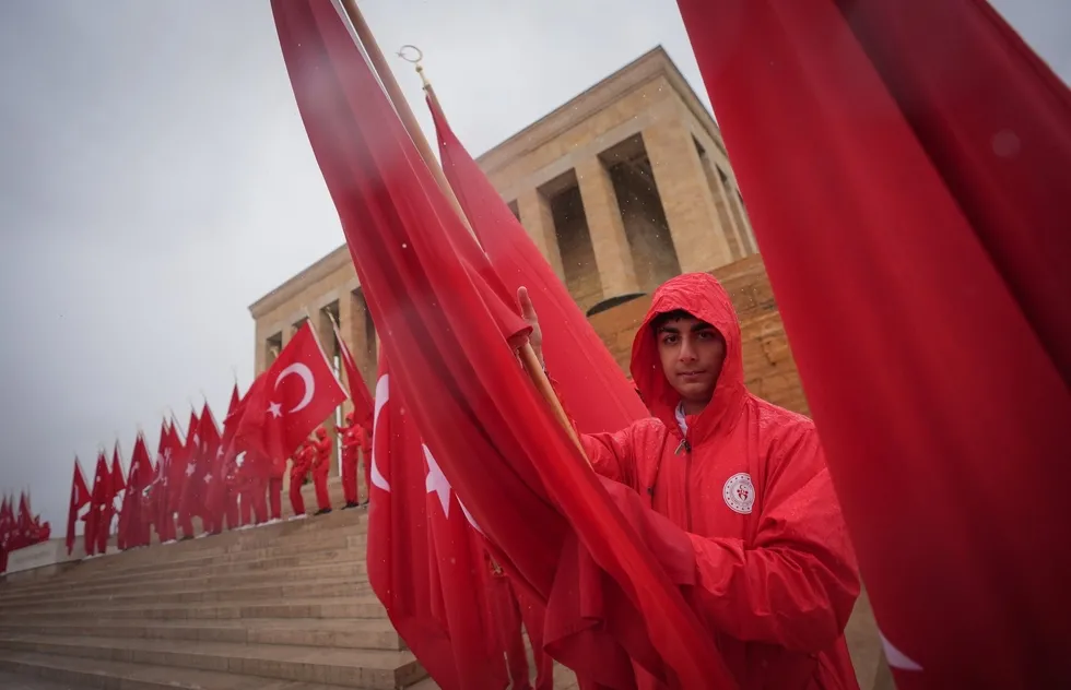 milli-egitim-bakani-yusuf-tekin-anitkabirde-cocuklarimizin-gozundeki-isik-gelecegimizin-teminati-1776924527807.jpeg Milli Eğitim Bakanı Yusuf Tekin Anıtkabir'de: Çocuklarımızın gözündeki ışık geleceğimizin teminatı - 2