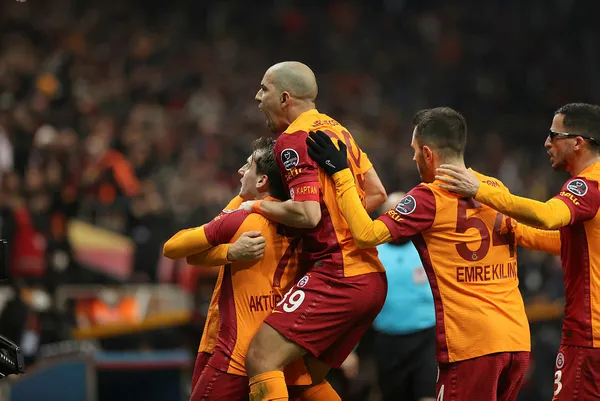 dev-derbide-cimbom-besiktasi-devirdi-galatasaray-2-1-besiktas-mac-sonucu-ozet-1647284904120.jpg Dev derbide Cimbom Beşiktaş'ı devirdi! Galatasaray 2-1 Beşiktaş (MAÇ SONUCU-ÖZET) - 1