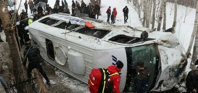 Van’da yolcu minibüsü devrildi! Çok sayıda yaralı var...
