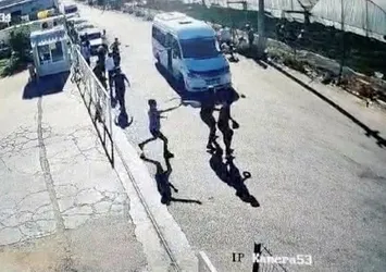 Antalya'da kan donduran olay! Tartıştığı kişileri minibüsle ezdi