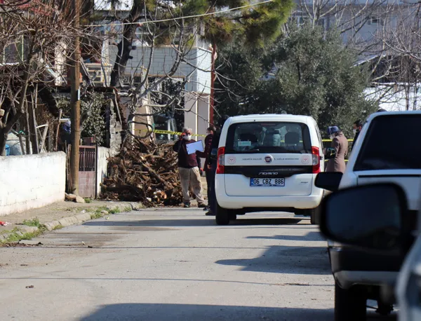 akraba-ziyaretinin-bedeli-agir-oldu-33-kisi-7-evde-karantinaya-alindi-1613928111034.jpg Sakarya'da akraba ziyaretinin bedeli ağır oldu! 33 kişi 7 evde koronavirüs nedeniyle karantinaya alındı - 3