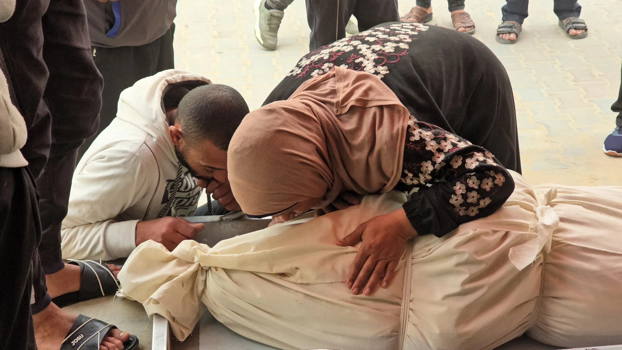 Katil İsrail'den Gazze Şeridi'ne saldırı