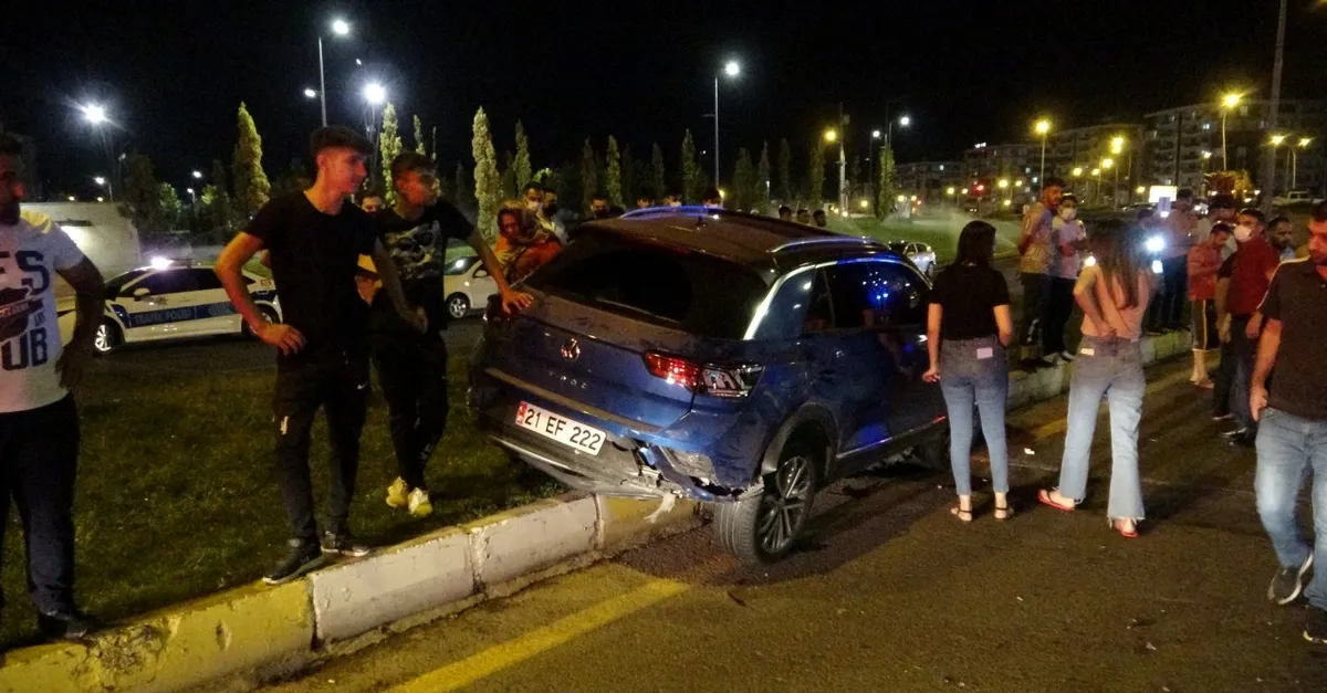 Diyarbakır’da yayaya çarpmamak için yavaşladı! Arkadan araç çarpınca yayaların üzerine uçtu