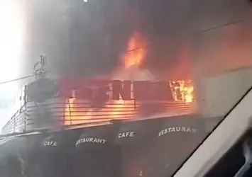 Esenyurt'ta yangın paniği! Kafe ve market kullanılamaz hale geldi